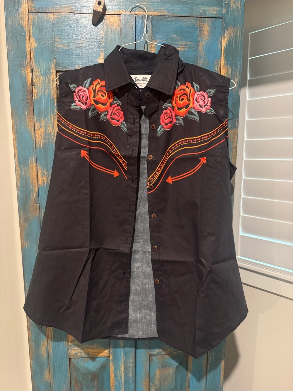Black Western Sleeveless Button-Up Shirt with Rose Embroidery